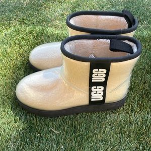 Women’s UGG Classic Clear Mini Boots sz 7